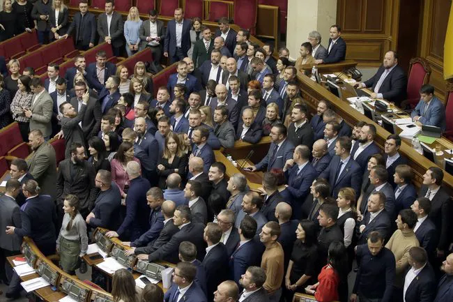 Рада дала згоду на продаж землі: як голосували волинські нардепи