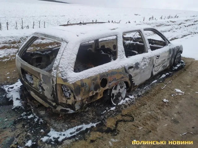 Під Луцьком загорівся і вибухнув легковик (фото)