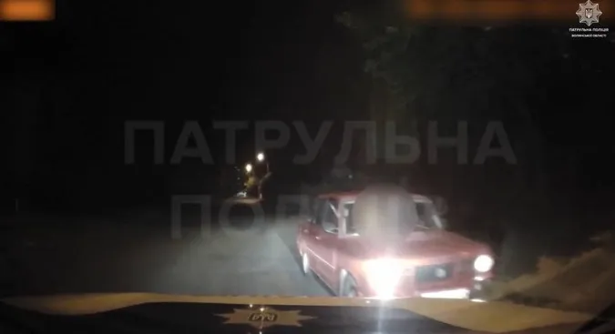 У Луцьку вночі зупини п'яного 20-річного порушника на ВАЗ (відео)