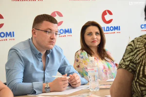 Співзасновник ГР «СВІДОМІ» Тарас Шкітер та депутатка Луцької міської ради Алла Надточій