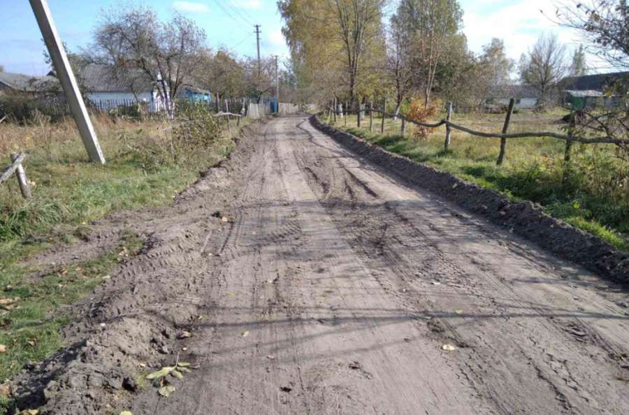 У селі на Маневиччині ремонтують дорогу: коли завершать (фото)