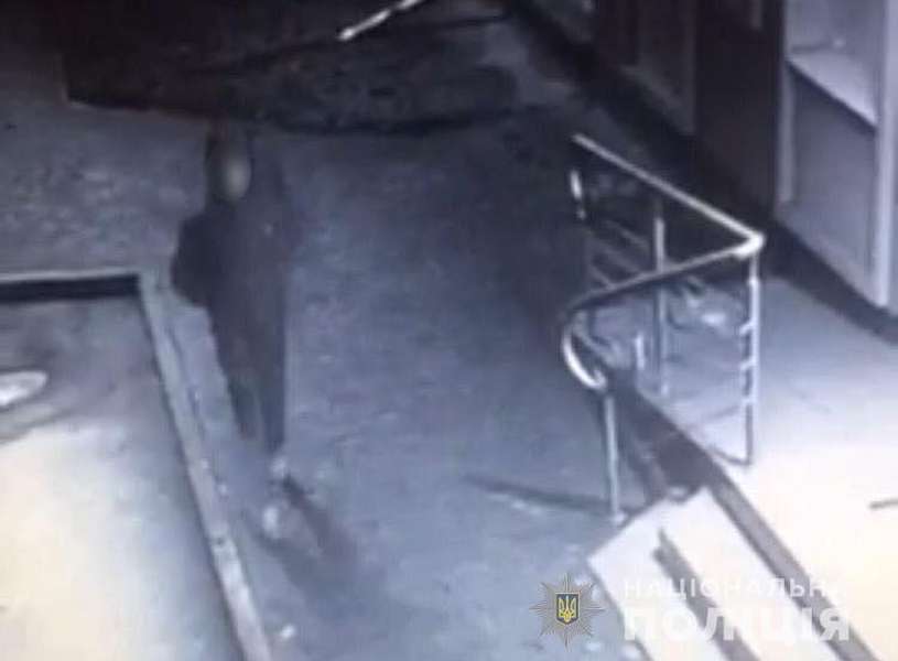Нападав із ножем на жінок: в Нововолинську затримали грабіжника (фото)