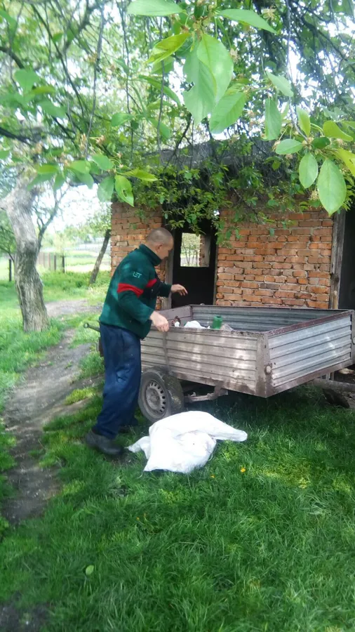 Близько 15 мішків сміття: прибрали берег Нововолинського водосховища (фото)