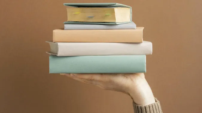 Зеленський підписав закон про заборону імпорту книг із росії та Білорусі
