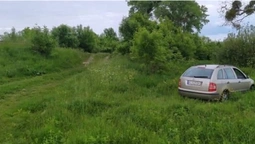 Покинуте авто з волинськими номерами знайшли у полі на Рівненщині (фото)
