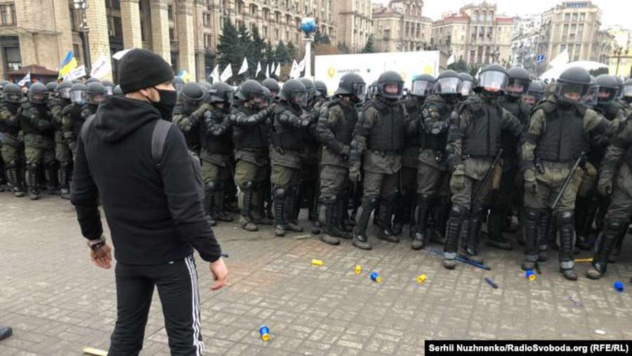 У Києві підприємці хочуть встановити намети, почалися сутички з поліцією (фото)