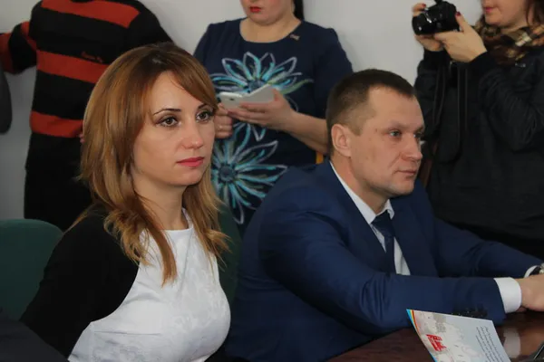 Наталія Бунда нормально пропрацювала лише половину каденції. Після смерті Миколи Романюка вона поїхала працювати до Львову і на сесіях більше не  з'являлася. Цікаво, чи прийде сьогодні?