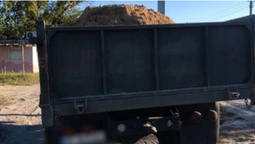Документи – липові: на Волині зупинили вантажівку з піском (фото, відео)