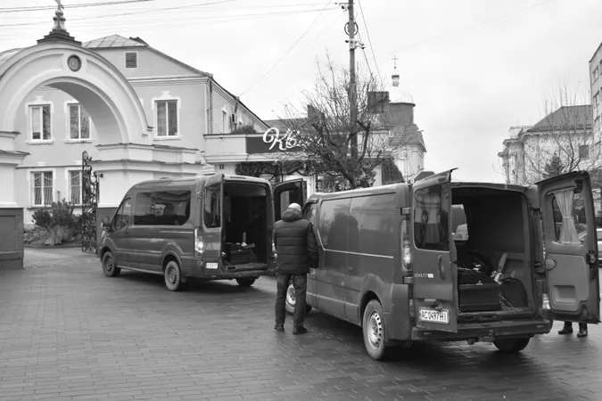 Небо плакало: у Луцьку попрощалися з двома Героями – Вадимом Басарабом та Сергієм Вікторським