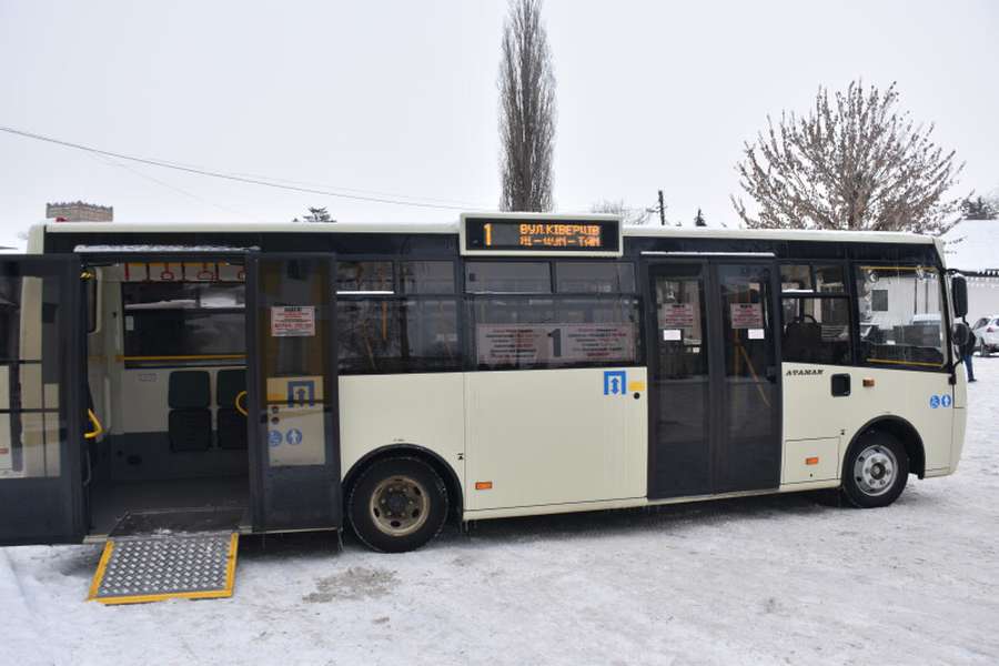 Від 20 грудня на маршруті №1 у Луцьку курсуватимуть нові автобуси (фото, відео)