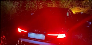 У Луцьку п'яна жінка на Audi збила рекламний щит (фото)