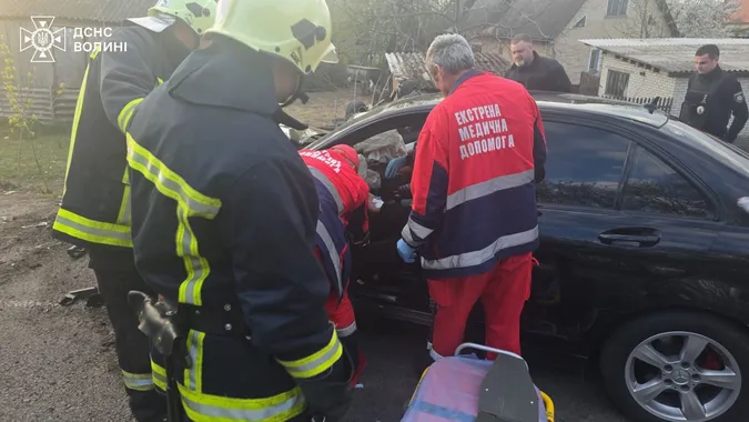 Людей витягали з понівечених авто: наслідки аварії у Нововолинську