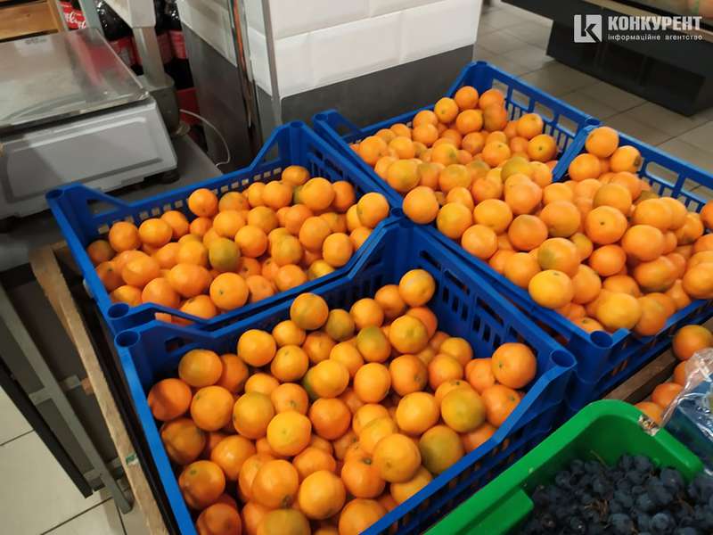 За скільки можна купити мандарини у Луцьку (фото)