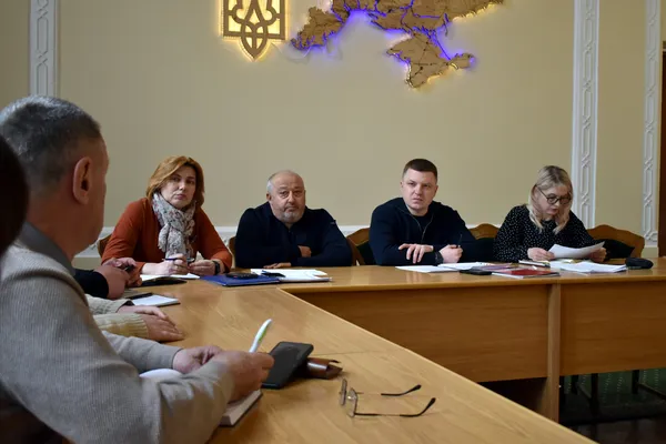 Надбавки, укриття, безплатне харчування: у Волинській ОДА обговорили розвиток освіти на 2026 рік (фото)