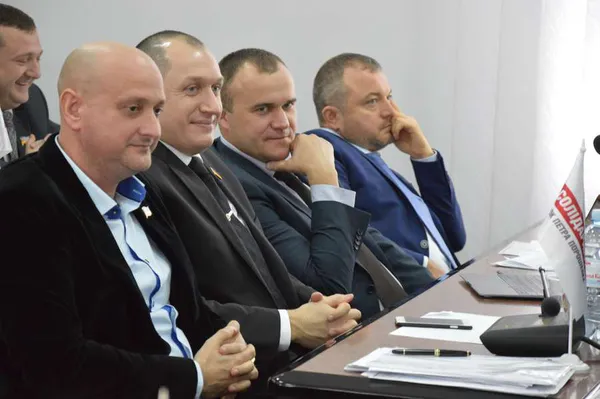Четвірка бізнесменів: Євген Ткачук, Микола Яручик, Петро Нестерук та Андрій Покровський...