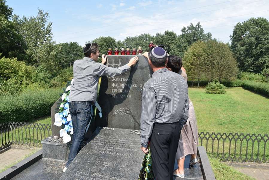 У Луцьку вшанували пам'ять жертв єврейського Голокосту (фото)