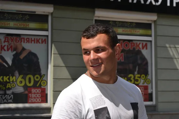 Vox populi. Що робити з єврономерами: думка лучан (фото)
