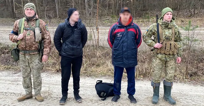 Через ліс до Польщі: на Волині спіймали двох ухилянтів