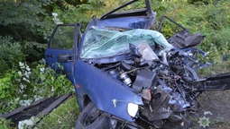Смертельна аварія на Волині: легковик в'їхав у вантажівку  (фото)