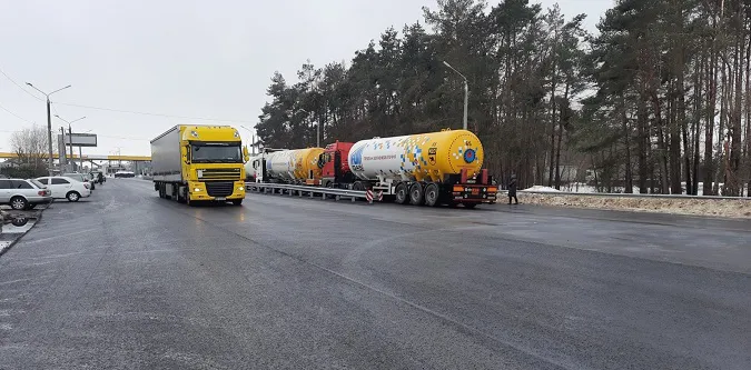 На «варшавці» перед ПП «Ягодин» відремонтували дорогу (фото)