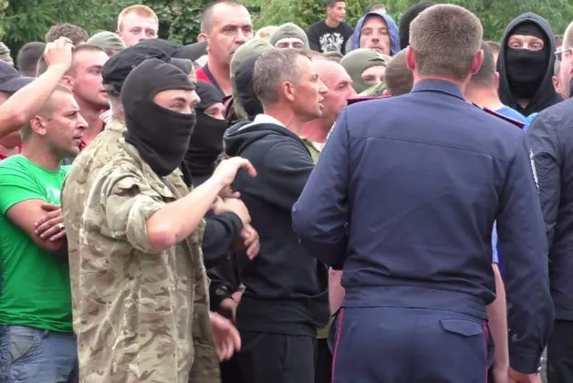 На Волині розігнали групу бурштинокопачів