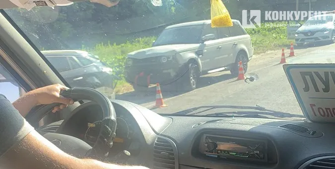 Водій джипа «завтикав»: деталі аварії на виїзді з Луцька (відео)