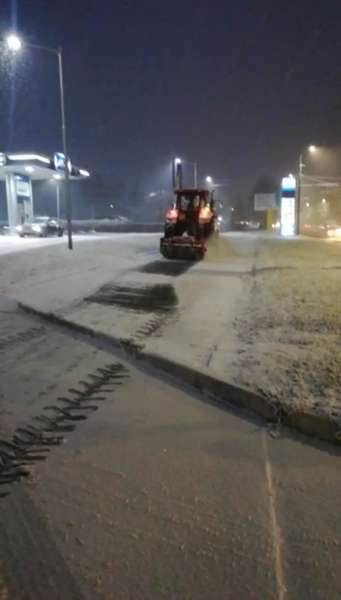 Засніжило: дороги Луцька чистили від снігу (відео)