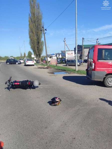 У Ковелі мотоцикл зіткнувся з бусом (фото)