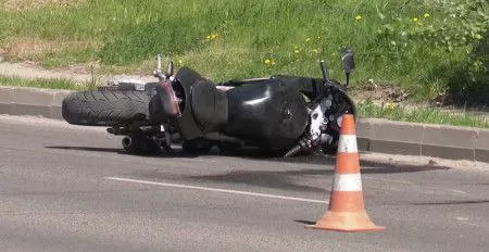 У селі під Луцьком мотоцикліст збив 16-річну дівчину: постраждала в лікарні