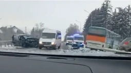 У Луцькому районі зіткнулися бус, автобус і легковик – є постраждалі (відео)