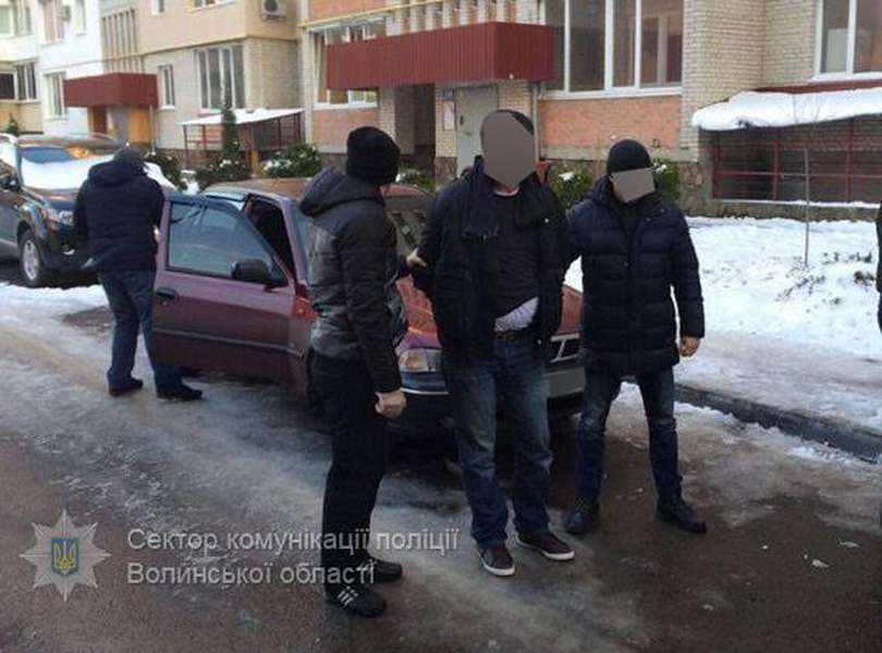 У Луцьку спіймали трьох квартирних злодіїв (фото)