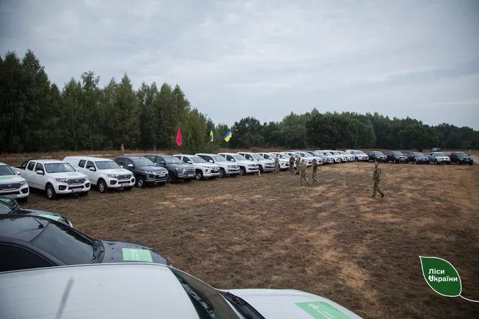 Лісівники передали військовим три десятки автівок (фото)