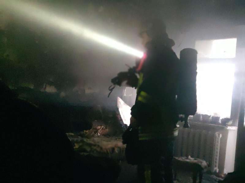 Вогонь знищив меблі: подробиці пожежі у Луцьку на Привокзальній (фото)