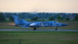 Львів'янин показав, як над Луцьком літають бомбардувальники (фото)