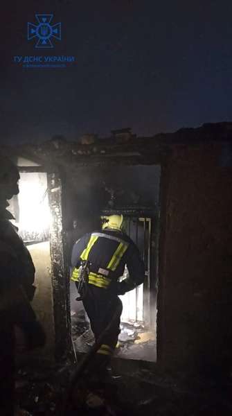 У Луцьку в нічній пожежі загинула людина (фото, відео)