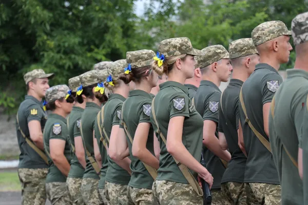 73 курсанти луцького вишу склали присягу на вірність Україні (фото)