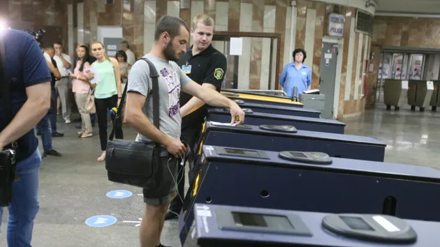 «Не продали жетон»: чоловік у Києві «замінував» метро