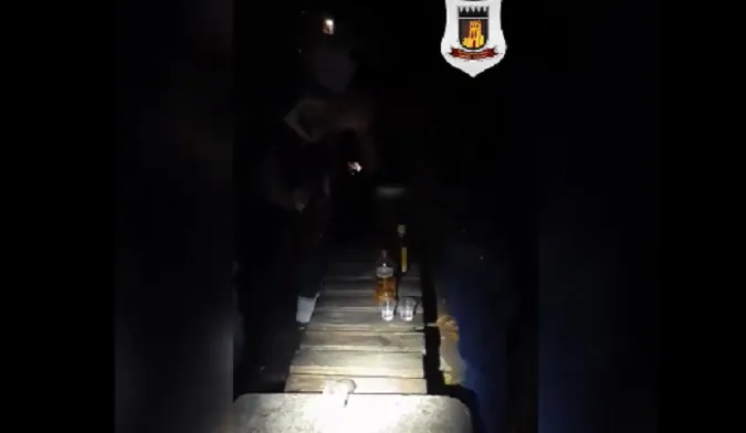 Ввечері у луцькому парку муніципали виявили компанію п'яниць (відео)
