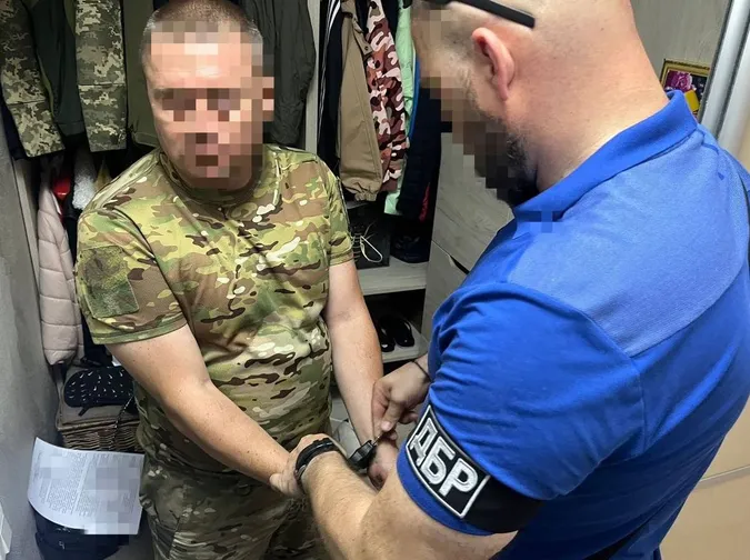 30 українських службовців підозрюють у розкраданні 138 мільйонів для ЗСУ