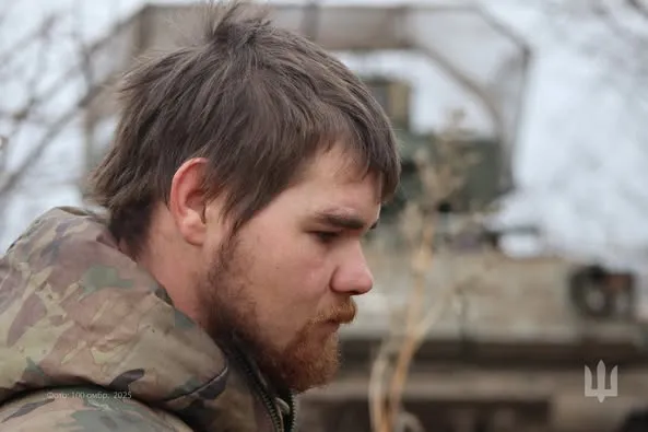 Боєць волинської бригади їздить на броньованому «таксі на Торецьк» (фото)