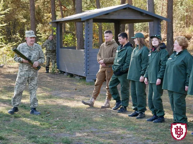Луцькі депутати навчилися володіти зброєю (фото)