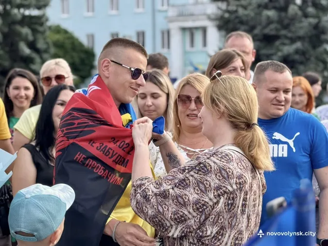 До Нововолинська повернувся звільнений з полону Захисник України Олег Карпюк (фото)
