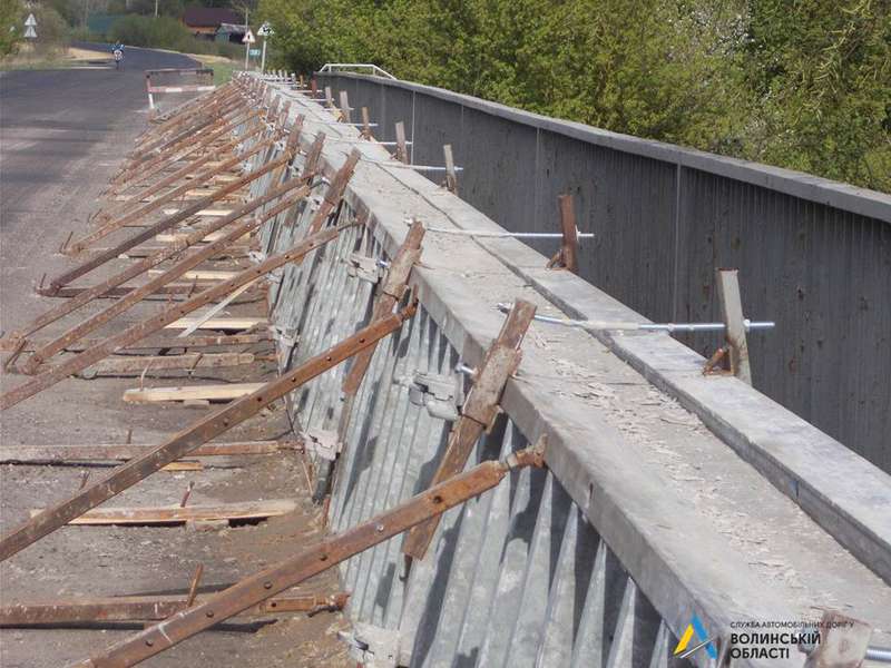 У Княгининку ремонтують міст через Стир (фото)