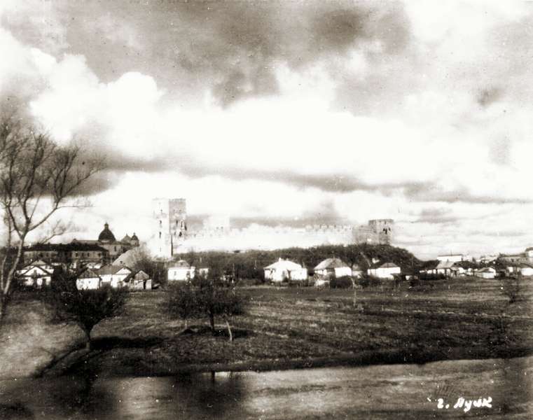 Замок, центр, дитяча залізниця: Луцьк на фото 1955 року