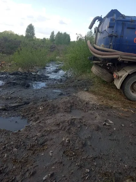На Ковельщині нечистоти зливали прямо на землю (фото)