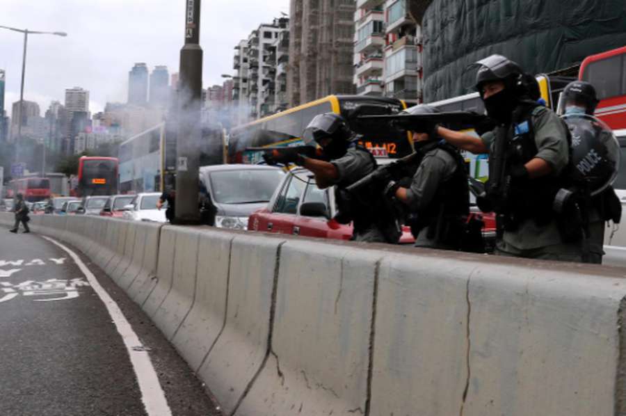 У Гонконзі  – нова хвиля вуличних протестів: поліція застосувала сльозогінний газ (фото)