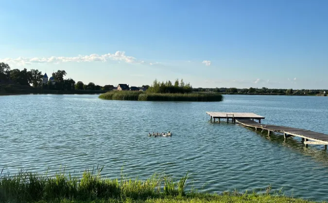 Прозора вода і багато риби: в селі на Ковельщині є озеро для відпочинку душею і тілом (фото)