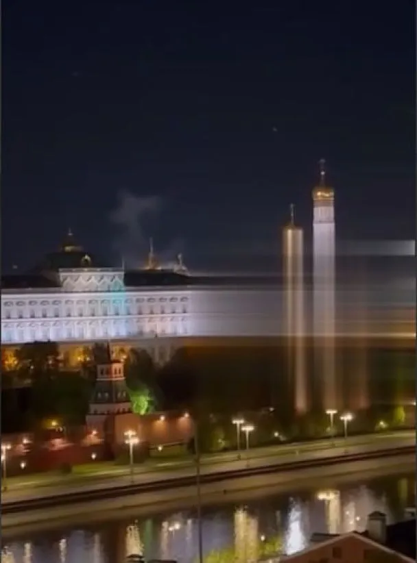 Біля Кремля пролунали вибухи (відео)