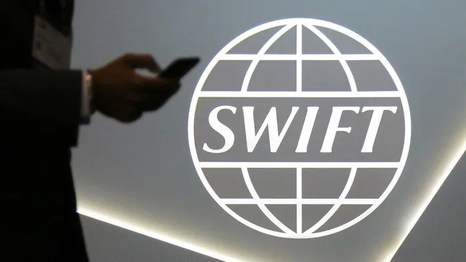 Країни Заходу погодилися відключити Росію від SWIFT, – МЗС