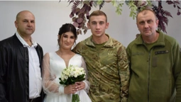 У луцькому ЦНАПі одружився військовослужбовець ЗСУ
